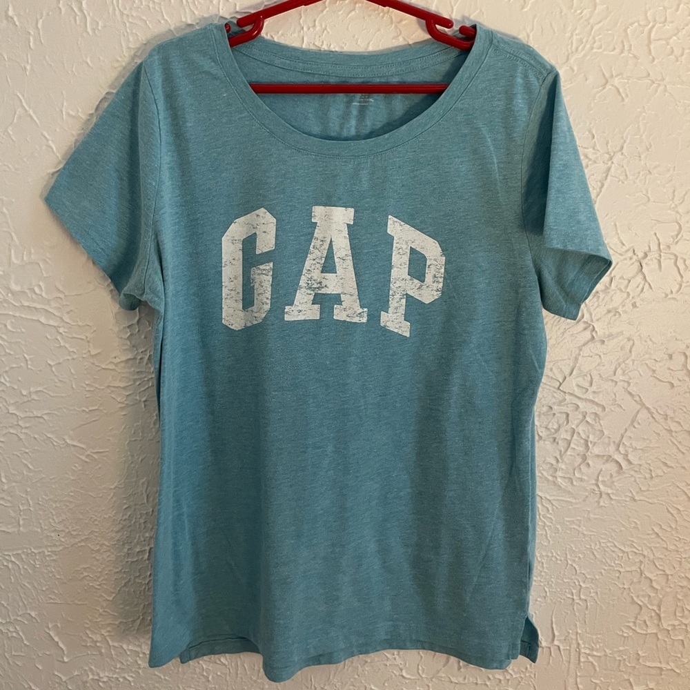 Gap blue t-shirt